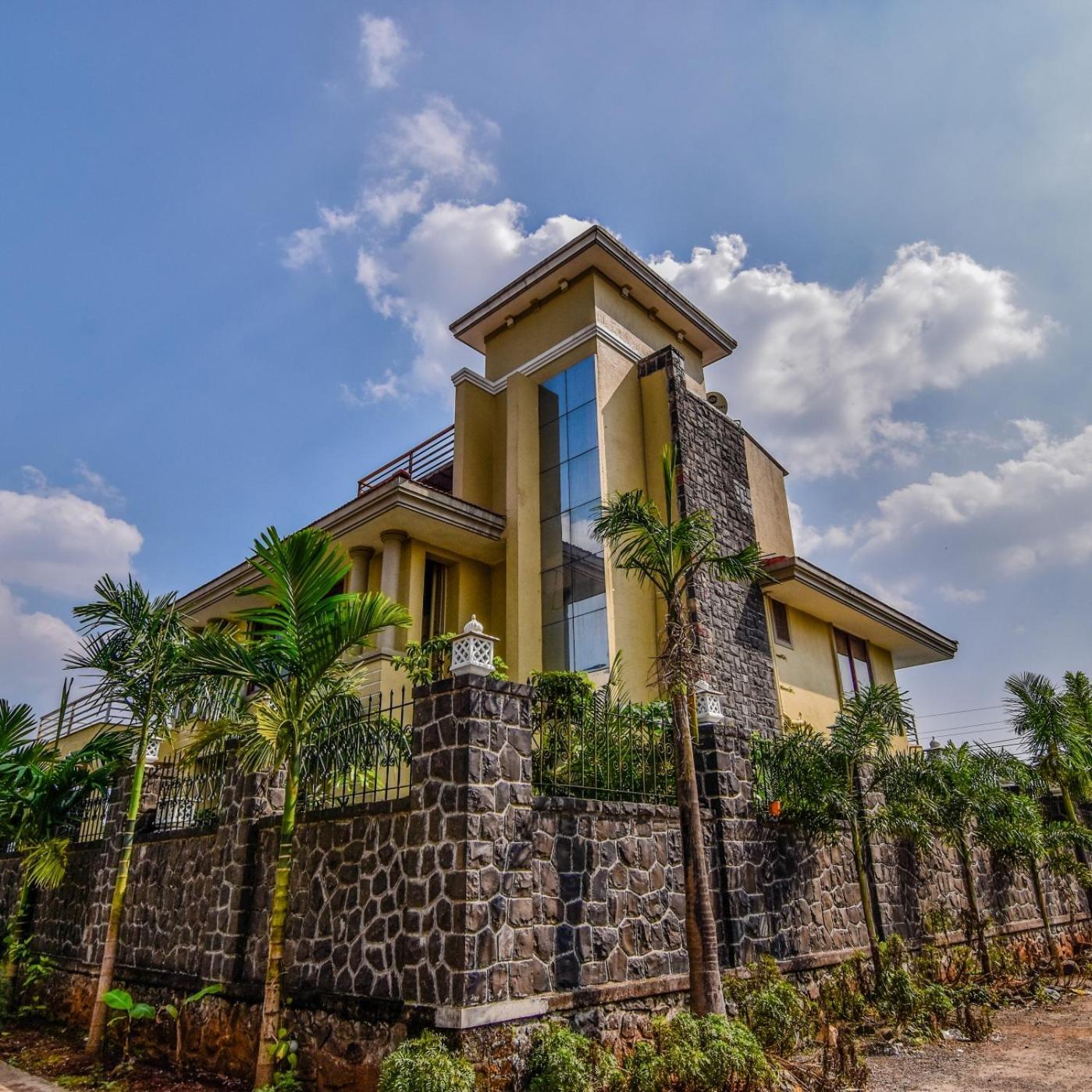 Lifeline Villas - Luxurious Taraangan 4 Mountain View Villa With Biggest Pool And Huge Open Area Lonavala Bagian luar foto